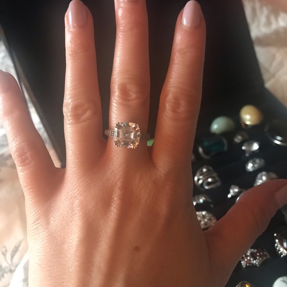 ShowStopper! 💍 - Picture 3 of 3